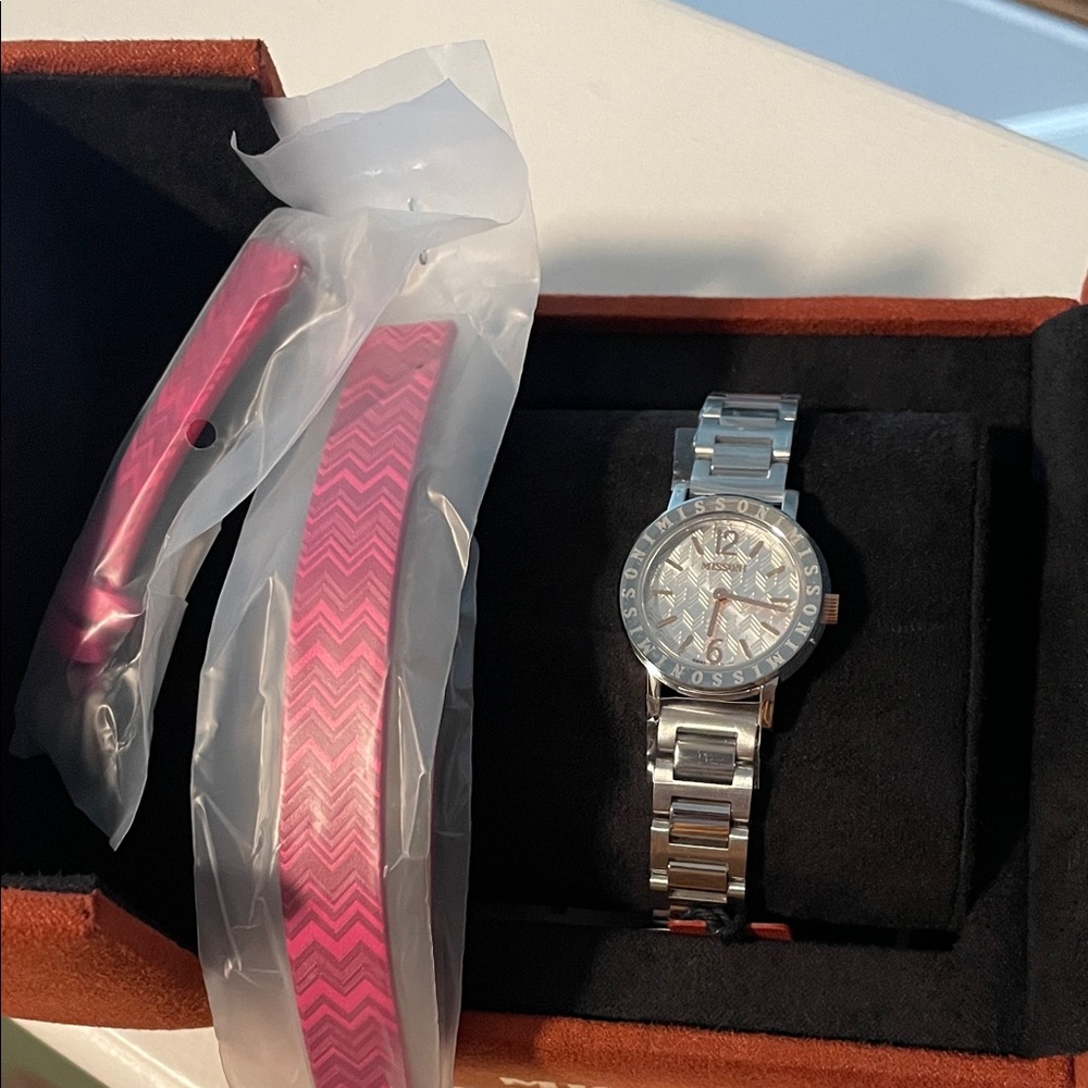 Missoni Women's Interchangeable Strap Watch with Silver or Pink Leather Strap - Picture 8 of 8